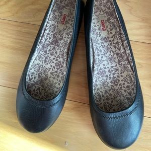 Black Camper flats with turquoise sole.